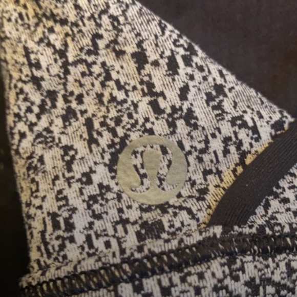 Lululemon Free To Be Zen Bra  - Size 6 - Picture 6 of 7